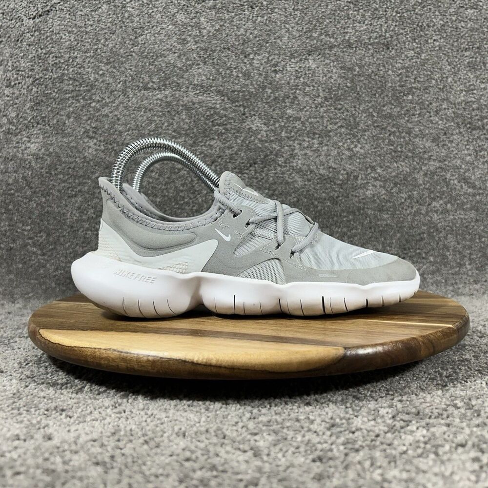 Nike Women's Light Grey and White Athletic Sneakers